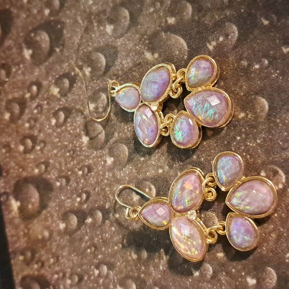Jewelry - Goldtone Shimmering Pierced Earrings